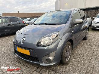 Damaged car Renault Twingo 1.2-16V Collection Airco 2011/1