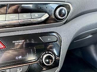 Hyundai Ioniq Comfort EV 120pk aut + f1 flippers - nap - 2x laadkabels - navi - camera - front + line assist - wegenbelastingvrij - keyless entry + start picture 39