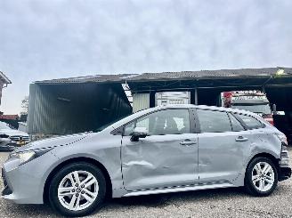 Damaged car Toyota Corolla Touring Sports 1.8 Hybrid 148pk automaat Business - nap - vaste prijs - camera - line + front assist - afn trekhaak - clima + cruise contr - keyless start 2022/10