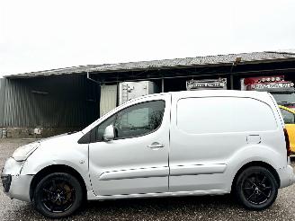skadebil bedrijf Peugeot Partner 120 1.6 BlueHDi 73kw 100 L1 Première S&S - nap - navi - pdc - lmv - airco - cruise - getint voor + zijruiten 2015/12