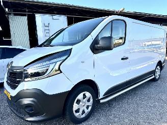 Renault Trafic Gereserveerd 2.0 dCi 120pk 6-bak T29 L2/H1 Bns - 3pers - facelift - 34dkm - pdc - trekh - navi - airco - cruise - aux - usb picture 2