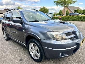 Mitsubishi Outlander 2.0 Turbo 201pk 4WD - uniek - 2x schuifdak - airco - leer + alcantara + stoelverw - privacy glass - rijdbaar picture 4