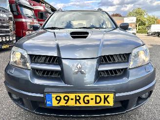Mitsubishi Outlander 2.0 Turbo 201pk 4WD - uniek - 2x schuifdak - airco - leer + alcantara + stoelverw - privacy glass - rijdbaar picture 3