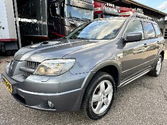 Mitsubishi Outlander 2.0 Turbo 201pk 4WD - uniek - 2x schuifdak - airco - leer + alcantara + stoelverw - privacy glass - rijdbaar picture 2
