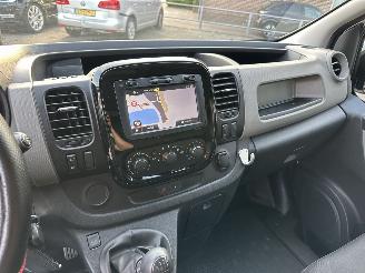 Renault Trafic 1.6 dCi 90pk 6-bak T29 L2/H1 Comfort - nap - 3.pers - navi - airco - cruise - aux - usb - privacy glass - facelift picture 19