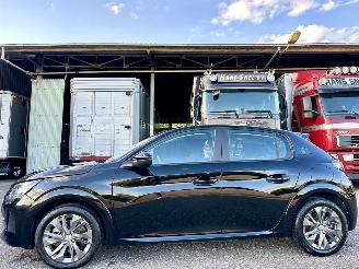 Voiture accidenté Peugeot e-208 EV 50kwh 136pk aut Active Pack - 57dkm nap - line assist - navi - pdc - lmv - stoelverw - airco - cruise - carplay 2022/12
