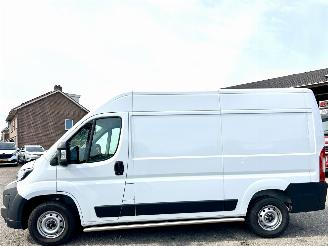 krockskadad bil auto Citroën Jumper 2.2 BlueHDi 120pk 6-bak S&S L2/H2 3.0t - 15dkm nap - 3pers - 2x camera - navi - front + line + side assist 2024/8