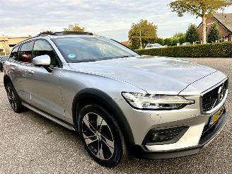 Volvo V-60 Cross country 2.0 D4 190pk aut AWD Intro Ed - pano - bowers&wilkins - 360cam - stoelkoeling - stoelverw v+a - head up picture 4