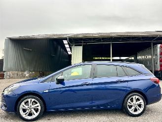 Vaurioauto  passenger cars Opel Astra Sports tourer 1.2T 2021/2