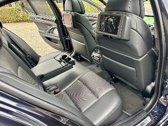 BMW 5-serie 550i 4.4 V8 TwinTurbo 408pk 8-traps aut M-Sport - nap - b&o - schuifdak - massage - softclose - tv schermen - 360cam picture 83