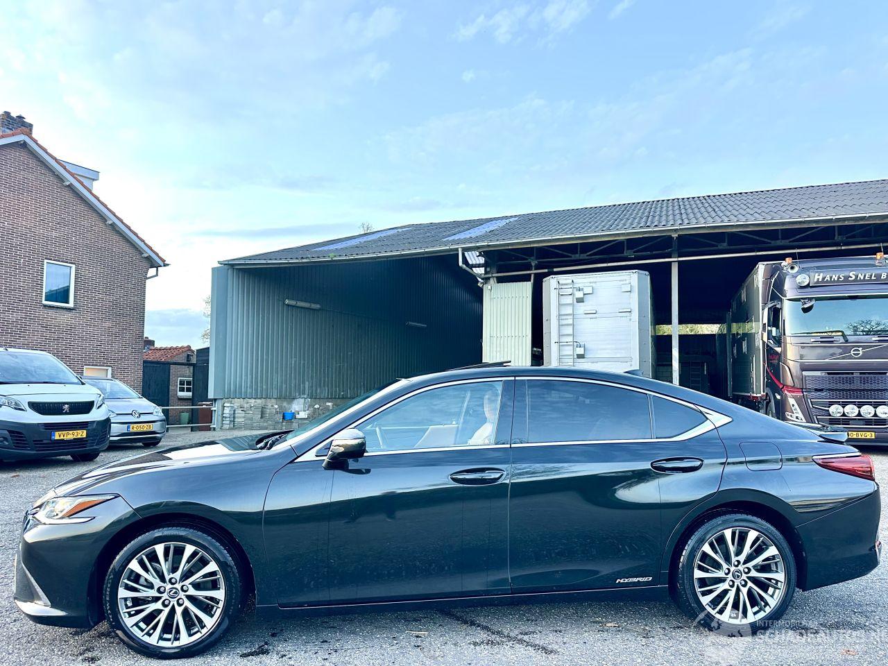 Lexus ES 300H Hybrid 243pk aut + f1 Luxury Line - schuifdak - nap - front + line + side assist - stoelverw + koeling