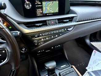 Lexus ES 300H Hybrid 243pk aut + f1 Luxury Line - schuifdak - nap - front + line + side assist - stoelverw + koeling picture 33