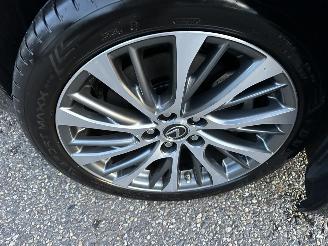 Lexus ES 300H Hybrid 243pk aut + f1 Luxury Line - schuifdak - nap - front + line + side assist - stoelverw + koeling picture 94