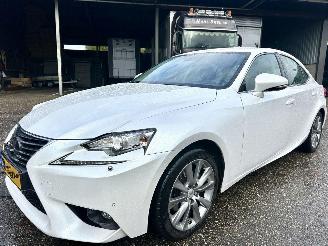Lexus IS 300H 2.5 Hybrid 181pk aut + F1 Bus.Line Pro - navi - leer - stoelverw - cam - xenon - pdc v+a picture 2