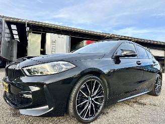 BMW 1-serie 118D 2.0 150pk 8-traps aut + f1 M-Sport - pano - front + line + side + park assist - sfeerverl - keyless - virtual picture 86