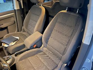 Volkswagen Touran VAN 1.6 TDI 105pk 7-Traps dsg aut Comf - nap - clima - cruise - trekh - lmv - privacy glass - luxe uitvoering picture 13