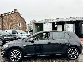 Damaged car Volkswagen e-Golf 136pk aut Highline 2018/3