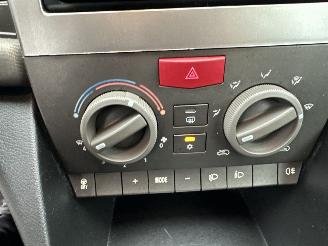 Lancia Ypsilon 1.2-16V 80pk Argento - nap - airco - cruise contr - lmv - nieuw apk 10-11-2026 - elektr ramen picture 22