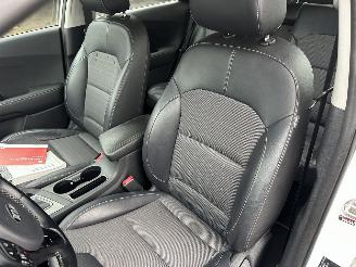 Kia Niro 1.6 GDi Hybrid ExecutiveLine - 77dkm nap - navi - camera - trekh - pdc - half leer - line assist picture 21