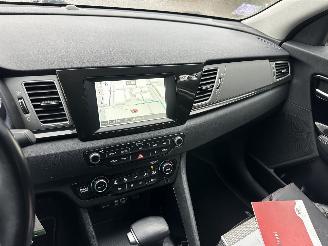Kia Niro 1.6 GDi Hybrid ExecutiveLine - 77dkm nap - navi - camera - trekh - pdc - half leer - line assist picture 19