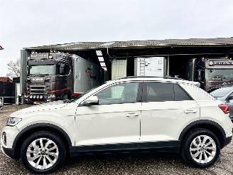 Schadeauto Volkswagen T-Roc 1.5 TSI Life Edition 2024/1
