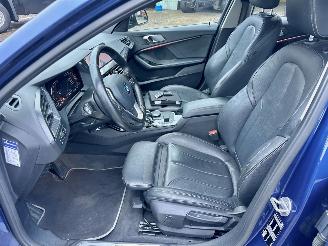 BMW 1-serie 118i 136pk 7-Traps aut High Exe - nap - virtual - nav - cam - front + line + park assist - leer + stoelverw - sfeerverl picture 54