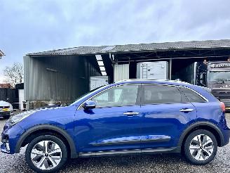 Schadeauto Kia e-Niro 64kWh 204pk aut DynamicPlusLine - nap - schuifdak - carplay - keyless - stuurverw - front + line assist 2021/11