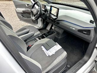 Volkswagen ID.3 58kWh 204pk aut First Plus - nap - navi - cam - keyless - 19 inch - stuurverw - front + line assist - sfeerverl picture 14