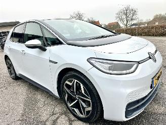 Volkswagen ID.3 gereserveerd 58kWh 204pk aut First Plus - nap - navi - cam - keyless - 19 inch - stuurverw - front + line assist - sfeerverl picture 4