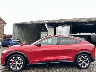 uszkodzony samochody osobowe Ford Mustang Mach-e 75 kWh AWD 371pk automaat Premium - pano - 2023/5