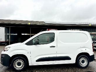 skadebil bedrijf Citroën Berlingo 1.5 BlueHDI 99pk 6-bak euro6 Club - nap - airco - cruise - pdc - carplay - schuif + klapdeuren 2022/2