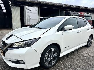 Nissan Leaf 40kWh 150pk aut n-connecta - 15dkm nap - 1e eig - keyless - 360 cam - navi - stuurverw - stoelverw v+a picture 2