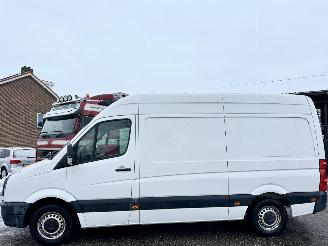 skadebil bedrijf Volkswagen Crafter 30 2.0 TDI 109pk 6-bak L2/H2 Bleumotion euro.5 - nap - navi - clima - cruise - distr+wp vernieuwd 173dkm 2014/6