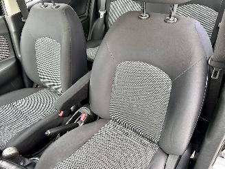 Nissan Micra gereserveerd 1.2i 80pk Connect Edition 5drs - navi - clima - cruise - pdc v+a - licht + regensensor - gebruikerssporen picture 37