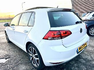 Volkswagen Golf 1.2 TSI 105pk 6-bak Highl 5drs - pano - nap - xenon - massage - navi - stoelverw - half leer - bearlock picture 5