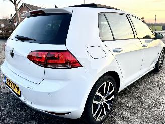 Volkswagen Golf 1.2 TSI 105pk 6-bak Highl 5drs - pano - nap - xenon - massage - navi - stoelverw - half leer - bearlock picture 4