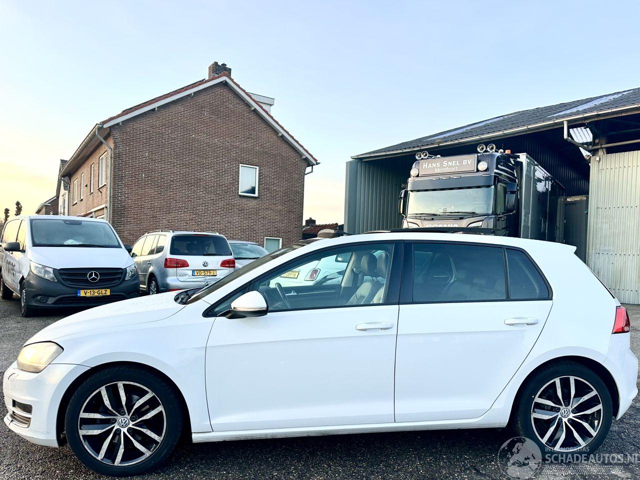 Volkswagen Golf 1.2 TSI 105pk 6-bak Highl 5drs - pano - nap - xenon - massage - navi - stoelverw - half leer - bearlock
