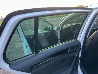 Volkswagen Golf 1.2 TSI 105pk 6-bak Highl 5drs - pano - nap - xenon - massage - navi - stoelverw - half leer - bearlock picture 27