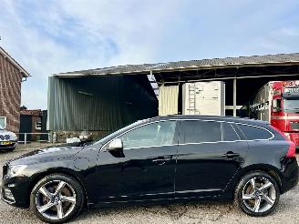 damaged passenger cars Volvo V-60 2.4 D5 2015/12