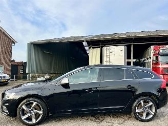 krockskadad bil auto Volvo V-60 2.4 D5 2015/12