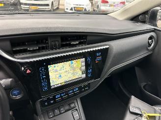 Toyota Auris Touring Sports gereserveerd 1.8 Hybrid 123pk aut pano - nap - navi - camera - keyless - front + park + line assist - pdc v+a picture 16