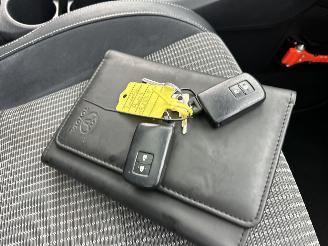 Toyota Auris Touring Sports gereserveerd 1.8 Hybrid 123pk aut pano - nap - navi - camera - keyless - front + park + line assist - pdc v+a picture 50