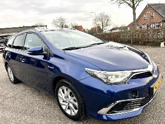 Toyota Auris Touring Sports gereserveerd 1.8 Hybrid 123pk aut pano - nap - navi - camera - keyless - front + park + line assist - pdc v+a picture 4