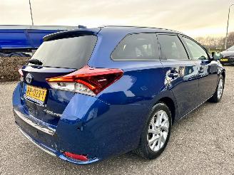 Toyota Auris Touring Sports gereserveerd 1.8 Hybrid 123pk aut pano - nap - navi - camera - keyless - front + park + line assist - pdc v+a picture 5