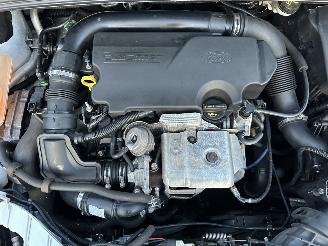 Ford Focus Gereserveerd 1.0T Ecoboost 101pk Edition 5drs - 64dkm - airco - 51.360km distr.riem + waterpomp vernieuwd in 5/2025 picture 67