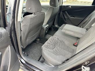 Volkswagen Passat 2.0 FSI 150pk 6-Traps automaat Comf Bus - nap - clima - cruise - navi - pdc v+a - licht + regensensor picture 47