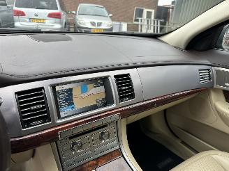 Jaguar XF 3.0 V6 238pk aut + f1 Prem Luxury - schuifdak - leer - nav - cam - elektr rollo - B&W - stoelvent - stuurverw picture 26