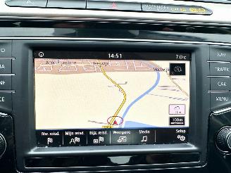 Volkswagen Passat 1.4 TSI 150pk 7-traps aut + f1 Highline sedan - navi - camera - front + line assist - stuurverw - stoelverw picture 18