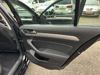 Volkswagen Passat 1.4 TSI 150pk 7-traps aut + f1 Highline sedan - navi - camera - front + line assist - stuurverw - stoelverw picture 53