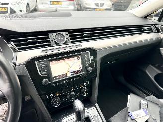 Volkswagen Passat 1.4 TSI 150pk 7-traps aut + f1 Highline sedan - navi - camera - front + line assist - stuurverw - stoelverw picture 29